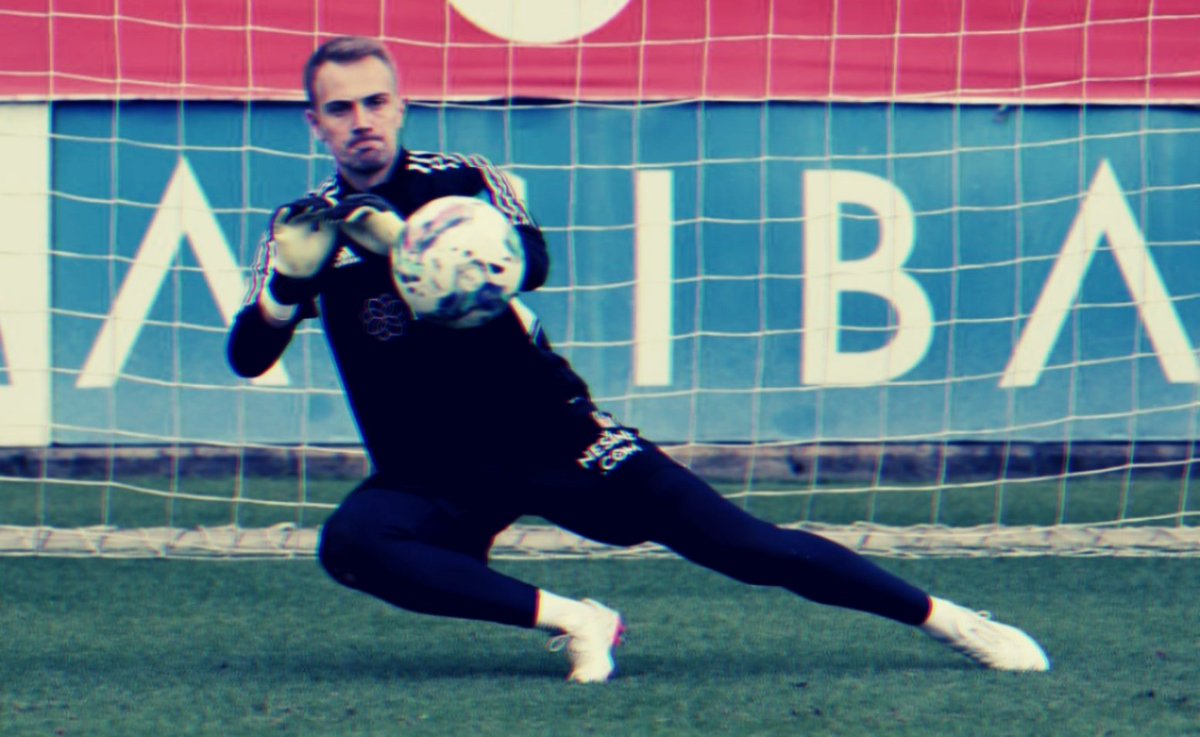Eaglemedia__'s tweet photo. @Besiktas @ErsinDestanoglu @Besiktas 

Mert Günok'ta Beşiktaş'ın futbolcusu. Haberiniz olsun https://t.co/pZ1Ig9S199