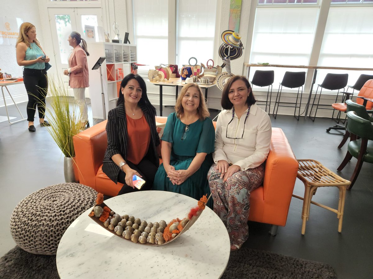 OboCommerce's tweet photo. Networking #ZEPPA Presente
#EMPRESARIAS100K Y #KIRIUMCONSULTING
》TIENDA VIRTUAL 
https://t.co/mT1QDaZcMl

》#REDESSOCIALES
👉🏻 CATALOGO WHATSAPP
https://t.co/sRvEvpscQq

👉🏻 FACEBOOK
https://t.co/vXHYxCe60T

👉🏻 INSTAGRAM
https://t.co/sNsothVut9

👉🏻 LINKEDIN
https://t.co/cAxlc4dWwj https://t.co/SZvmotEjfj