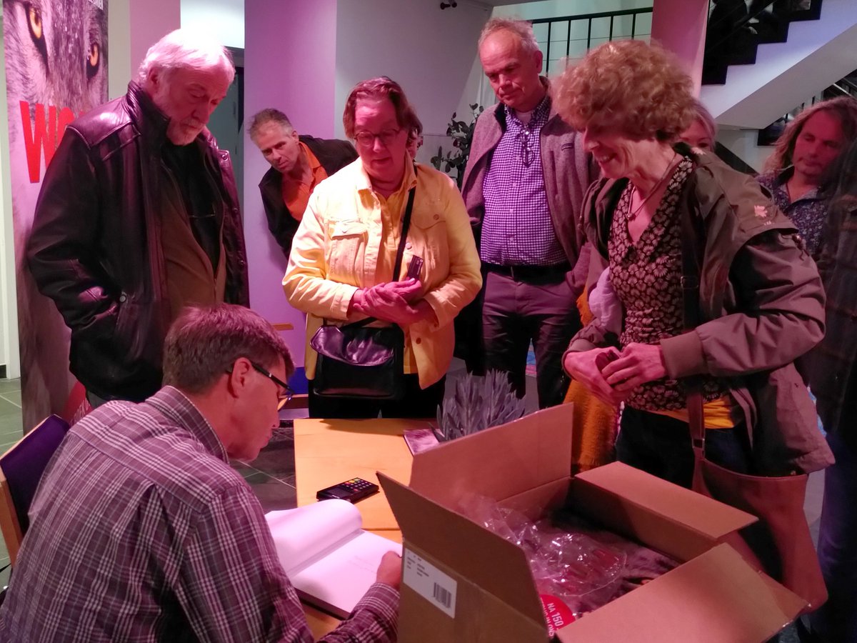 Cees van Kempen heeft een film gemaakt over de terugkomst van de wolf in Nederland na 150 jaar afwezigheid. Het is een mooi verhaal met prachtige beelden. Na afloop was er tijd voor vragen met de regisseur Cees van Kempen. <a href="/welkomwolf/">Wolven in Nederland</a> <a href="/Zoogdierverenig/">Zoogdiervereniging</a> @NatlabEindhoven
