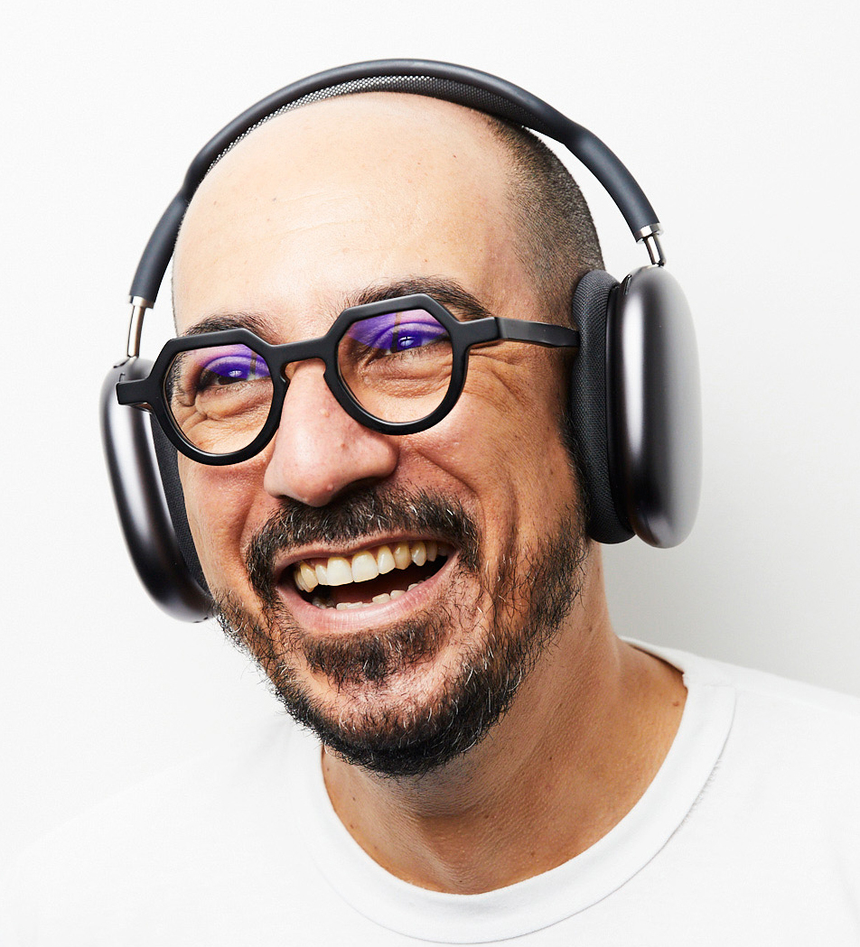 MusebyClio's tweet photo. In this week's #ArtOfTheAlbum, @michelearnese, founder of @BrandingAmp, breaks down 10 of his favorite album covers for us: https://t.co/w1BbEdY2x0 https://t.co/3fxvUM1KiT
