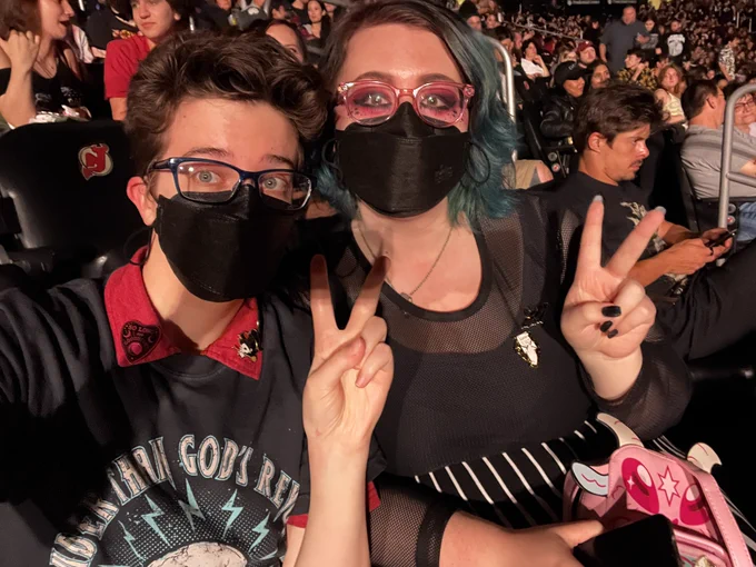 This band means SO MUCH TO ME UGH!!! I feel so grateful to have been able to see them after being a fan for so long. ALL THE EMOTIONS… Shoutout to the best person ever  for the best gift ever, what a special, amazing night  