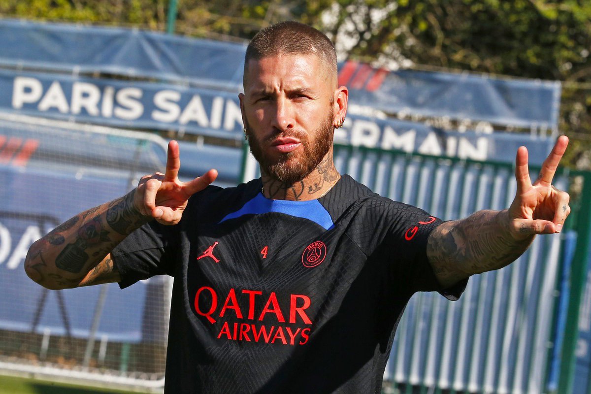oficialsincerao's tweet photo. Todo grande homem tem inveja da linha capilar do Sergio Ramos!

Impecável https://t.co/VPyUmimT5S
