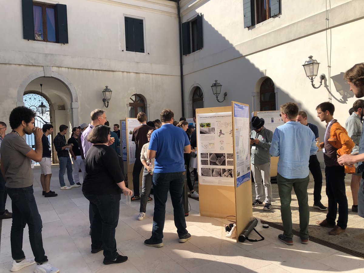 Outside poster session in sunny Venice #NanoMeetsQuantum2022 <a href="/CeNS_LMU/">Center for NanoScience LMU</a> <a href="/MCQST_cluster/">Munich Center for Quantum Science and Technology</a>