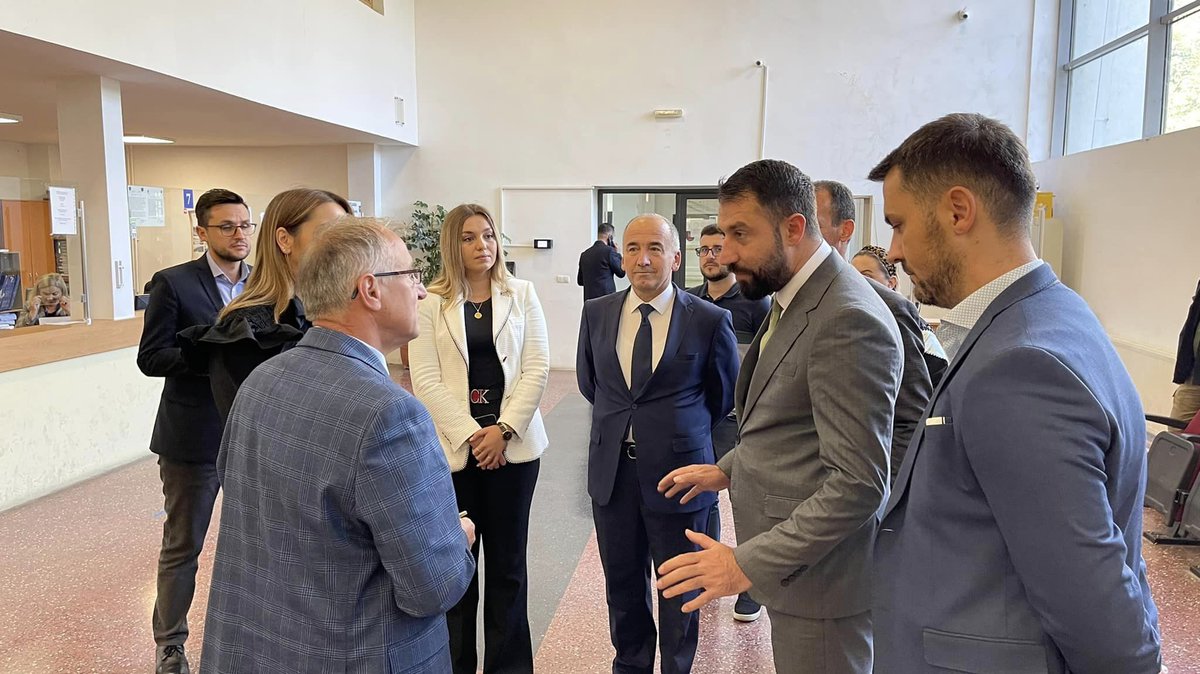 MPL_KS's tweet photo. Minister Krasniqi w hosted by Mayor of Peja Gazmend Muhaxheri, w whom he discussed about the process of municipal projects, cross-border projects &amp;priorities of the Municipality to provide more efficient municipal services to citizens.
See full info 👇
https://t.co/XS4VMhML5L https://t.co/4DN1v5aQFg