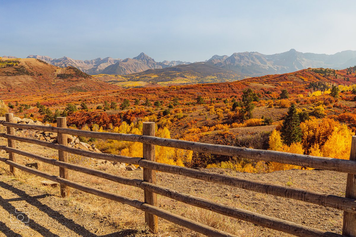 Happy #AutumnEquinox! The high today in Tucson is 92°, but here’s a dose of #FallColor to help get you in the mood. #FallEquinox #FirstDayOfFall 🍁