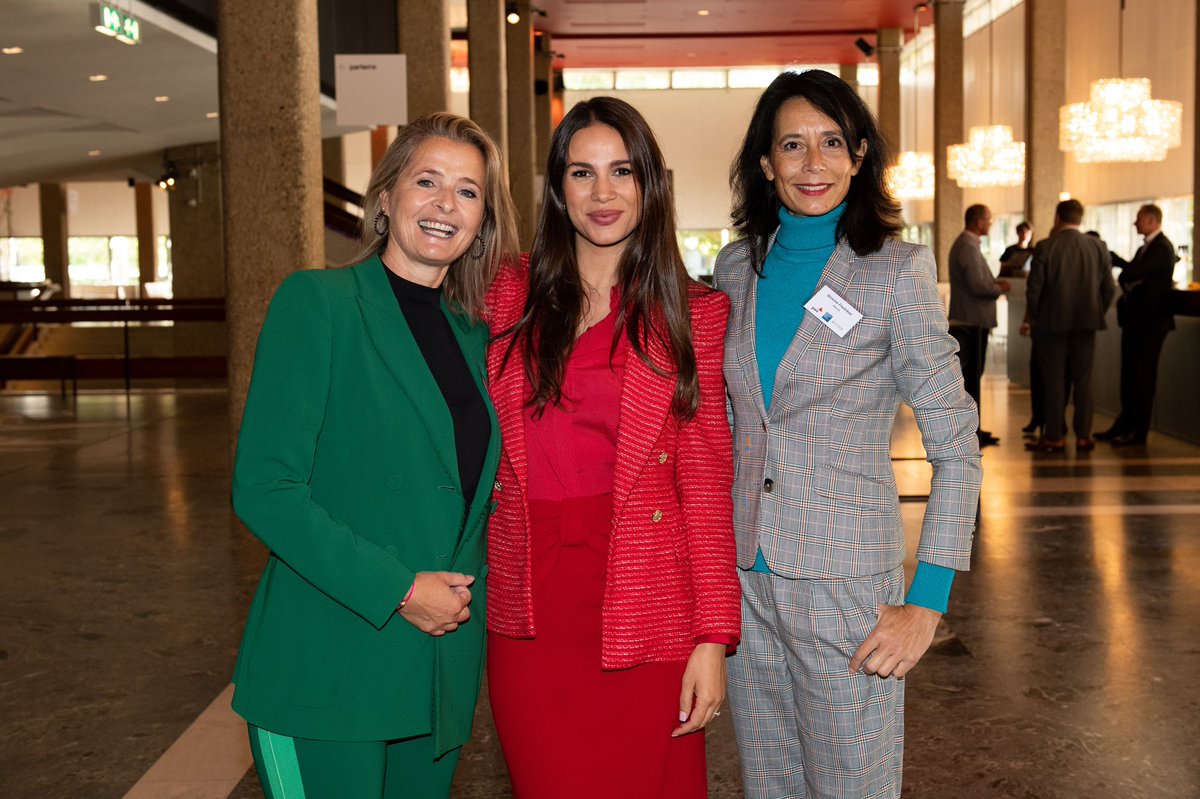 Gister #Miljoenenontbijt <a href="/VNONCW010/">VNO-NCW Rotterdam</a>  mooie inspirerende ochtend gehad, waar het goede gesprek werd gevoerd over de toekomst met hoop door vz <a href="/MPIRotterdam/">MPI</a> #bredewelvaart inzet van #Talent en dat alles met een silverlining. #PWC <a href="/TessaLangerijs/">Tessa Langerijs</a> <a href="/TVerdaasdonk/">Desiree Verdaasdonk</a> <a href="/FredrikszSimone/">Simone Fredriksz</a>