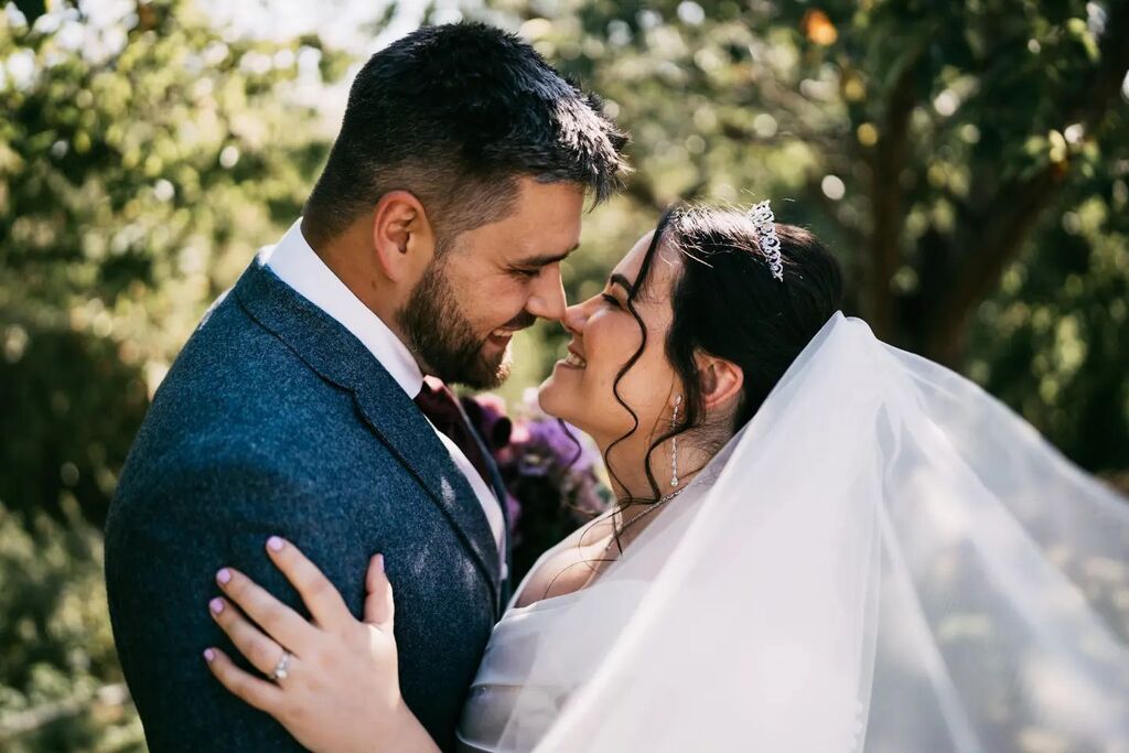 tcullenphoto's tweet photo. Wow what an incredible day we had for J&T's summer wedding at Cooling Castle 🌿
It was a fun filled day with lots of fab speeches from their bridal party, an impressive cake table and a whole lotta fairy lights! 💕
@coolingcastlebarn #coolingcastlebarn #kentweddingvenue #kent… https://t.co/C9V6zmkvzN