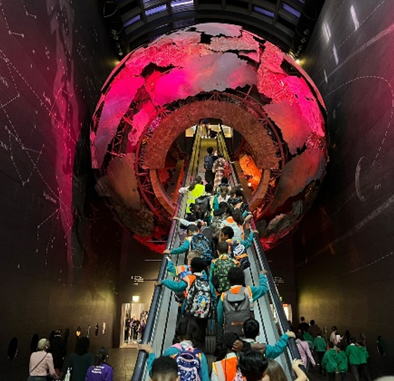 SouthNorwoodTPA's tweet photo. This week Y4 went to the @NHM_London to see the earthquake room @The_IPC #activeplanet They entered through a globe and finished their journey through a shop being hit by an earthquake! “Is this really what an earthquake feels like? Look the things are falling off the shelves” https://t.co/TBGAUeKG4D