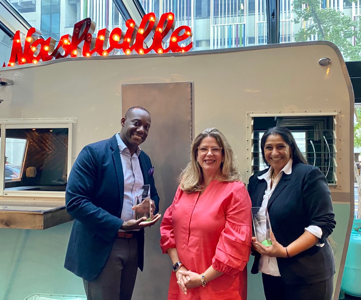 diffenvtl's tweet photo. So happy to give the ⁦@ABAEnvLaw⁩ Chair’s Award to these superstars Manisha Patel and Jonathan Nwagbaraocha ⁦@JNwagbaraoch⁩ thank you for all you do for SEER! https://t.co/vnQawU7VMF