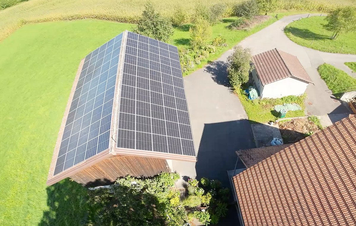 bamonamac's tweet photo. @technikblog_ch @_solarmanager Yes, good move! I did the same thing this summer. Now i can't wait to say goodbye to my combustion car and switch to electric. https://t.co/nhBvTE7V2d