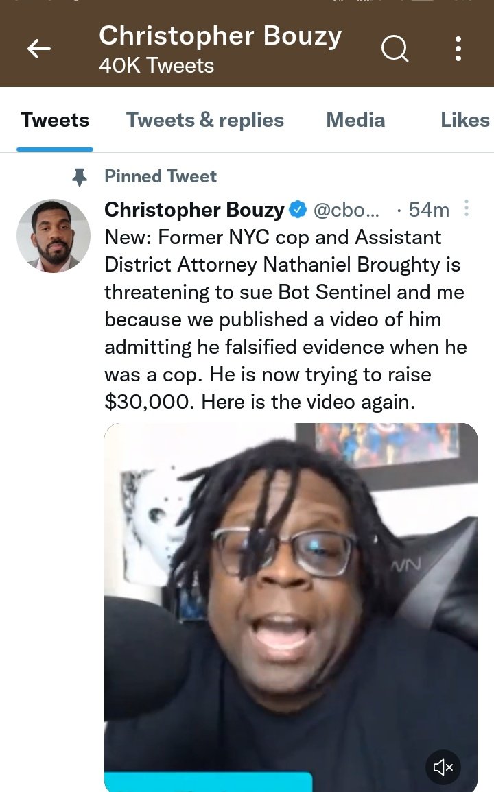 Burt6Gill's tweet photo. @Snowballing2020 @ThatUmbrella @NatetheLawyer @andysignore
For the Blocked..
He's updated his pinned tweet.. Video still there tho.. π€‘.. I can't wait to see this idiot in court.. π
#botsentertainment #BouzyIsAScammer #BouzyBucks https://t.co/03lt5zFQJZ