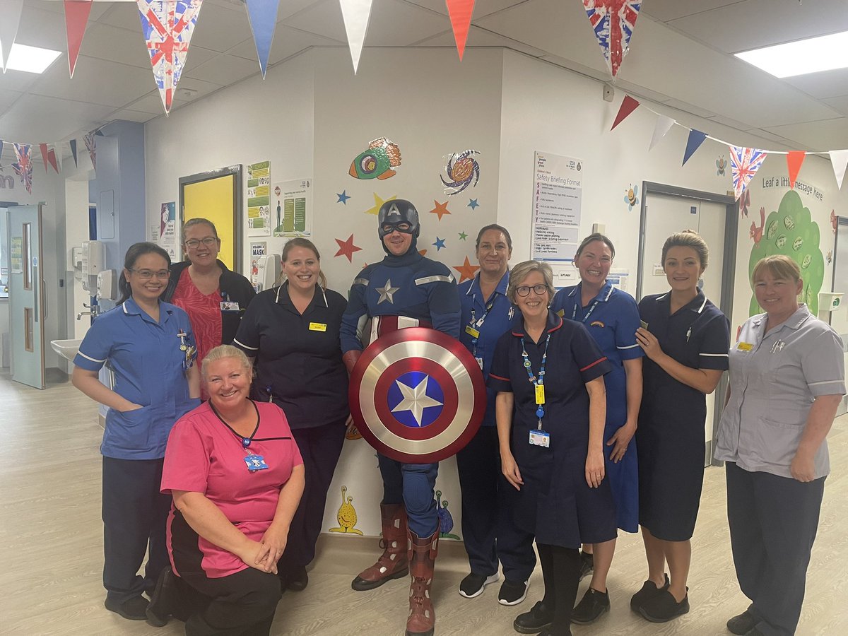 Great day today on children’s ward had a special superhero drop by. #MakeADifference #teamchildrensward #captainamerica <a href="/hepworth_becky/">Becky Hepworth RN 💙</a> <a href="/IOWNHS/">Isle of Wight NHS Trust</a> <a href="/LaurenCumberpa1/">Lauren McCarty</a> <a href="/NadineChamber15/">Nadine Chambers</a> <a href="/TeamIOWNHS/">IOWTeamNHS</a>