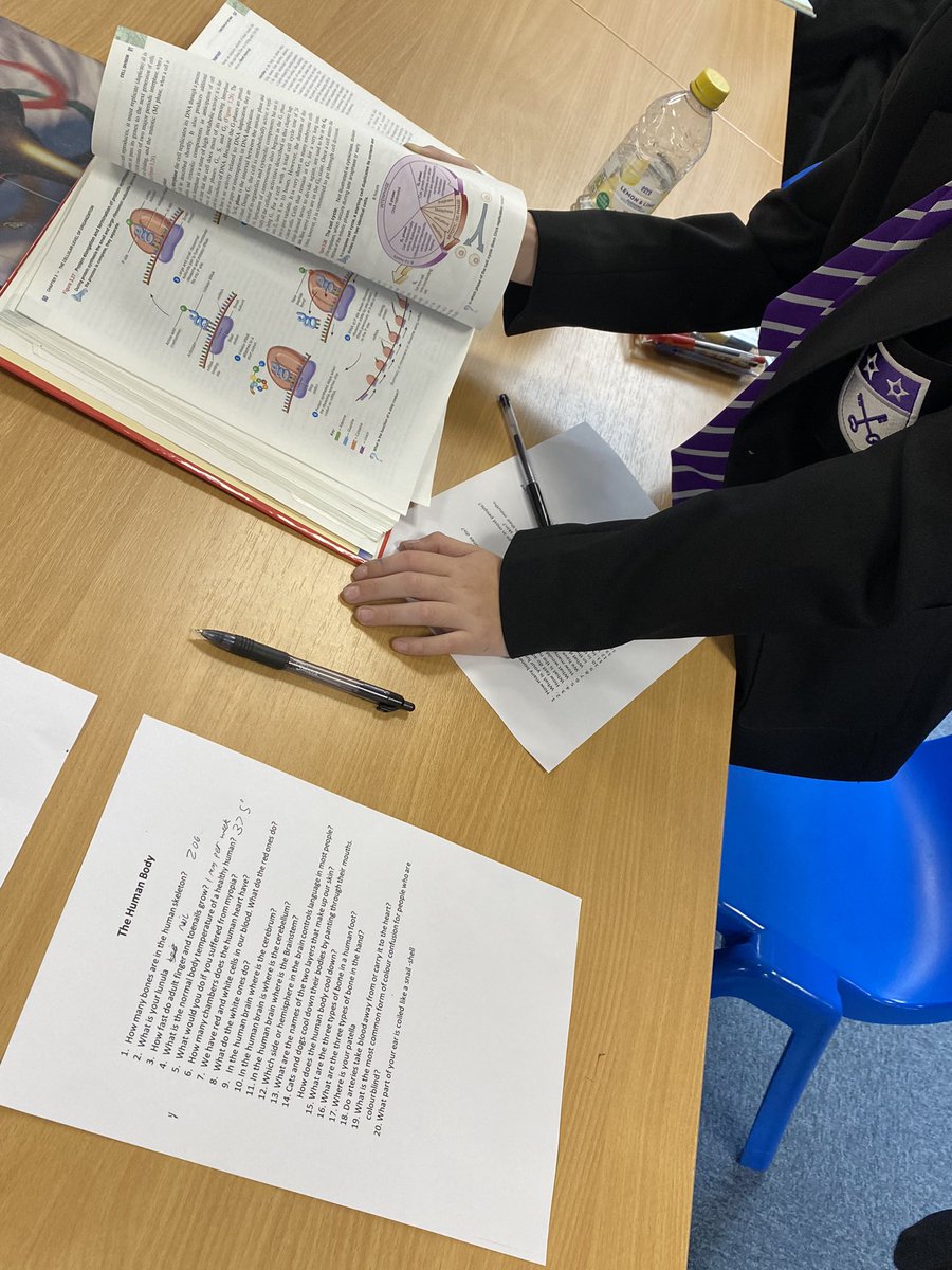 What are those big, old books? 

Our librarian does a great job of leading both a fiction &amp; non-fiction induction for Y7.

Seeing Ss independently use indexes &amp; flicking through encyclopaedias is so refreshing! 

Google doesn’t provide, ‘I’ve found it!’ moments. @JackHuntSchool