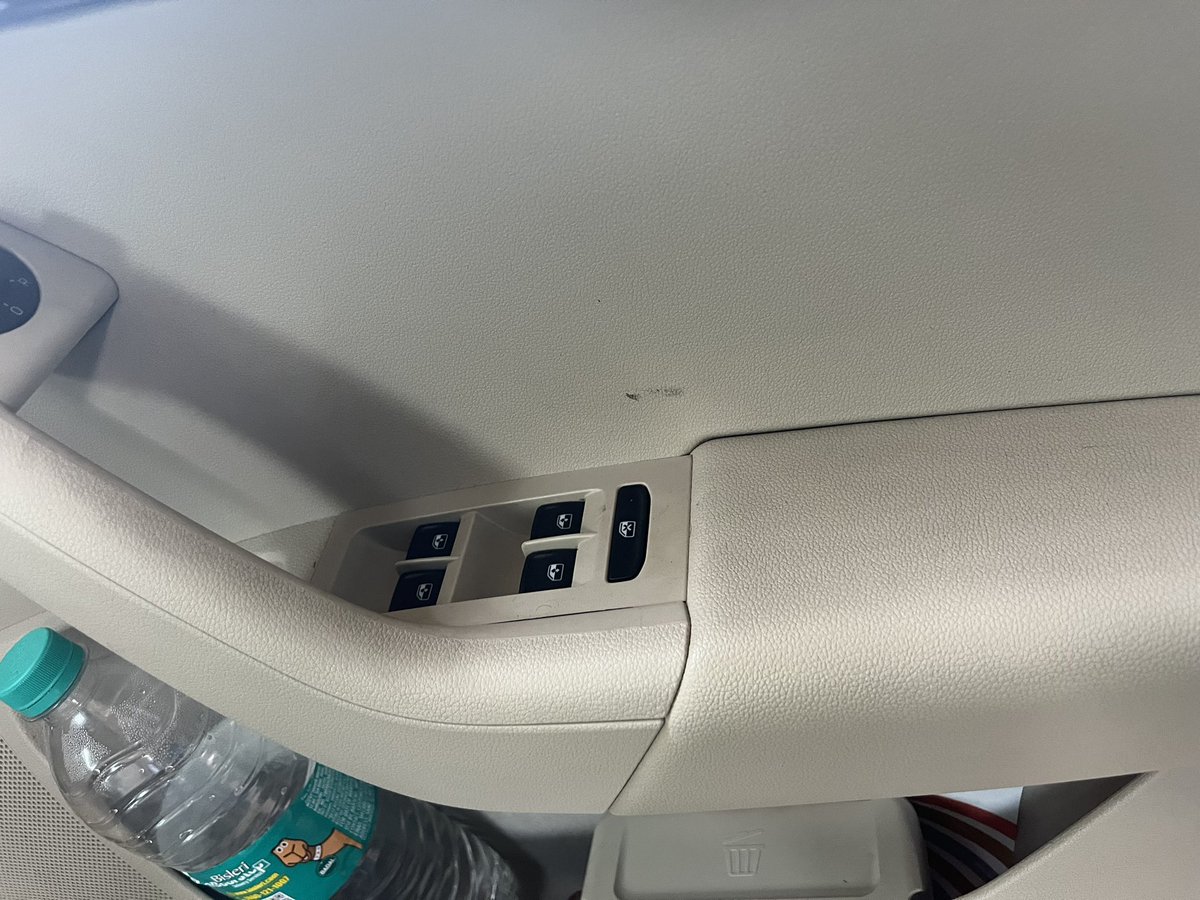 buntys19073579's tweet photo. @SkodaIndia @SKODAIndia_PR @SkodaOwnersIND @skodaindiaclub This is the condition of my car (Skoda Octavia 2.0 TDI AT L&amp;K after service at Tafe Skoda service at Kudlu Gate Bangalore! Please help me https://t.co/w9cSC8J9G2