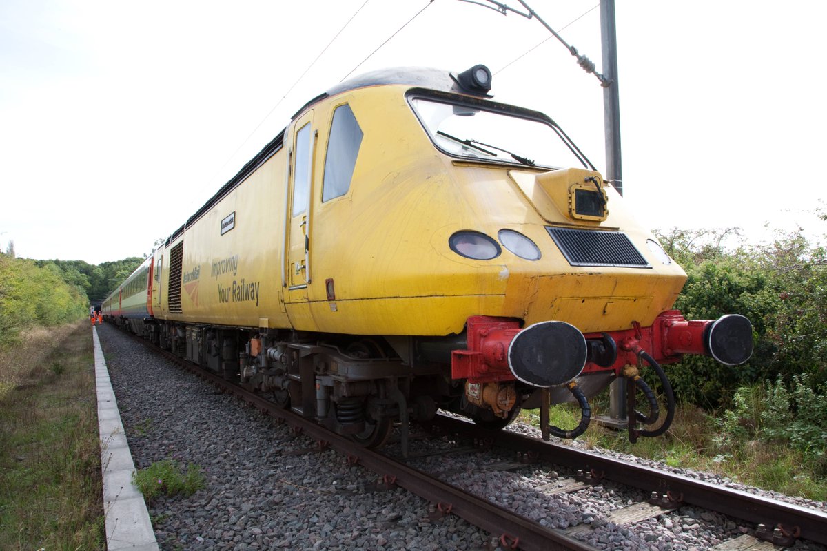 networkrail's tweet photo. 👍 We've successfully tested digital signalling for cars that form part of the New Measurement Train, or Flying Banana.🍌
The European Train Control System is in cab signalling that means more reliable services for you:
➡️ https://t.co/XMKTBuZRqA
#FutureRail #tech https://t.co/zwvqjYzu2x