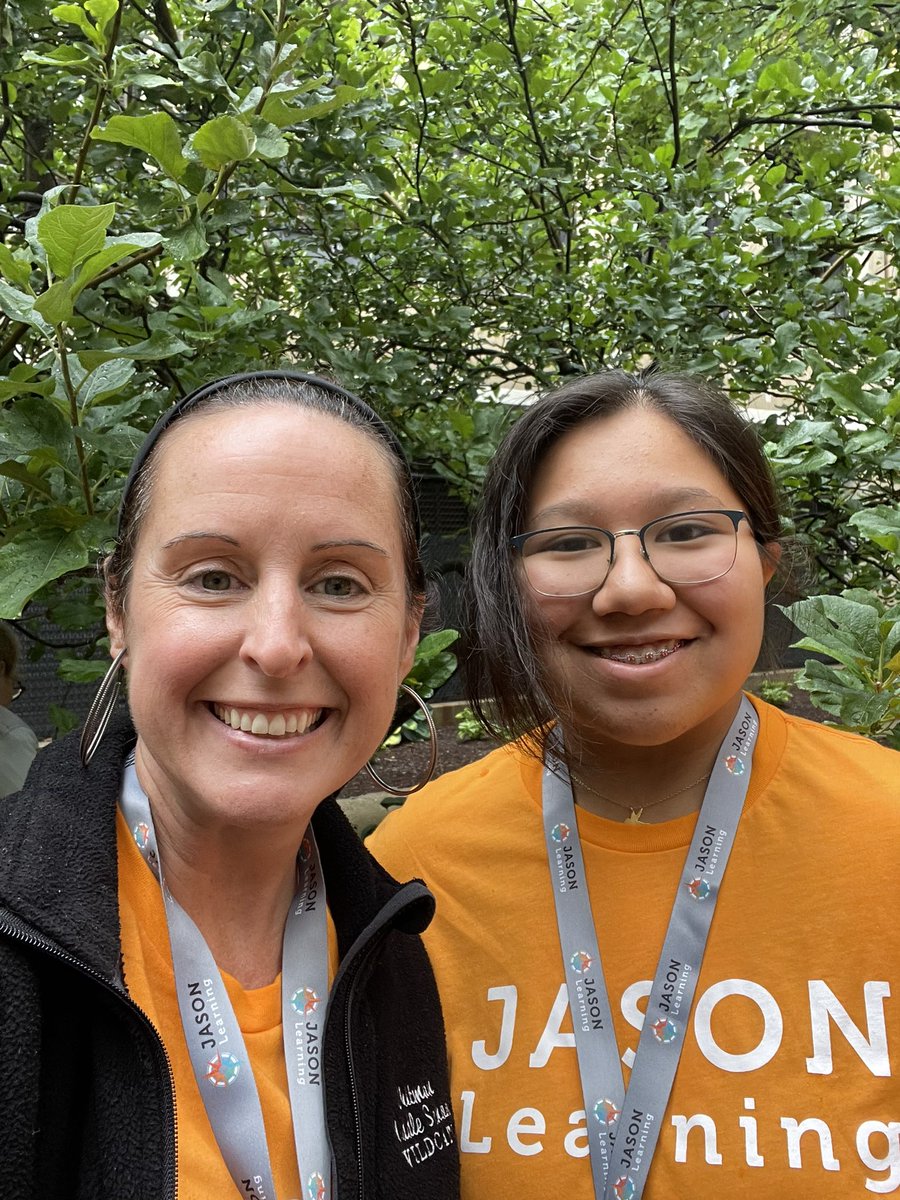 MrsRichtersci's tweet image. Spent the morning at MIT! We saw the Latino Cultural Center, the Toy Lab, The Great Glass Pumpkin Challenge, and the great great grandtree of Newton’s original 🍎 🌳! The students competed in a balloon challenge and presented their business plans to MIT staff. @fcpsaap #fcpsaap