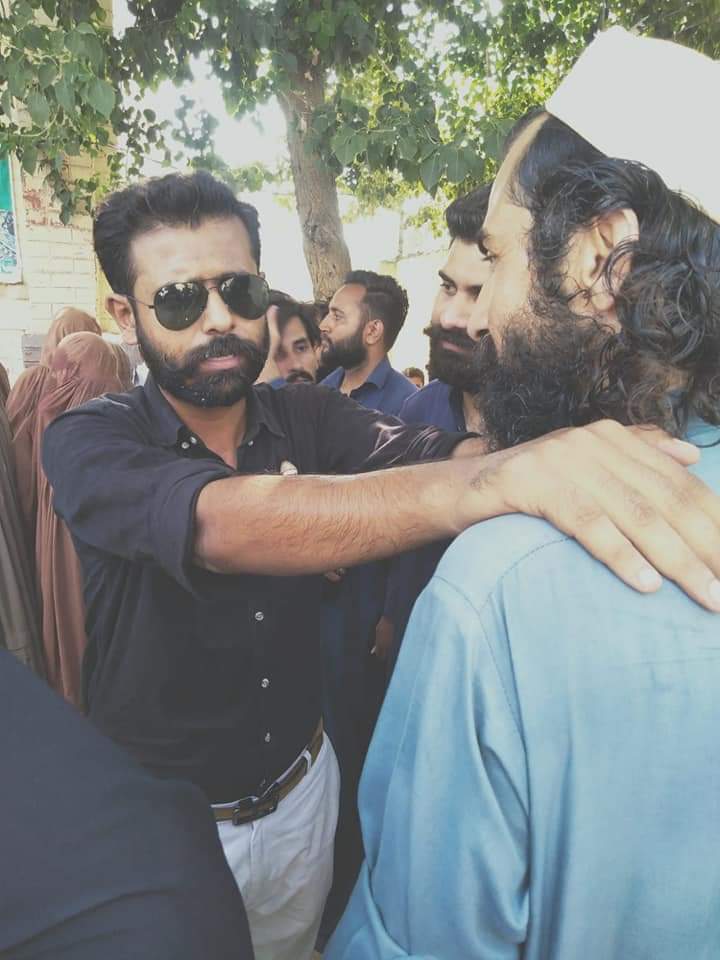 ShaheerSialvi's tweet photo. کسی بھی پارٹی کا منظم رہنا اور کامیابی کا راز کارکنان اور تنظیمی عہدیداران کا جذبہ اور حوصلہ بلند رکھنے پر منحصر ہے۔ یہ چار سدہ کے پارٹی عہدیدار ہیں جو ہر مشکل وقت میں اور سیلابی آفات میں اپنے لوگوں کی خدمت میں پیش پیش رہے۔ https://t.co/7aDAYitZkP