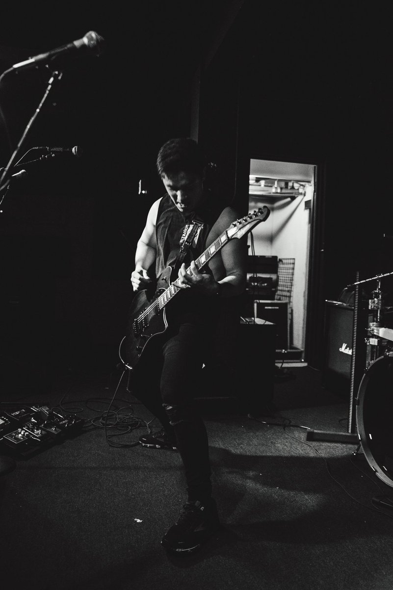 send request tweet media