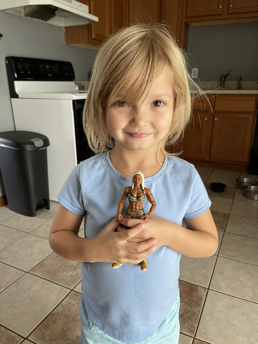 DatDudeBP's tweet photo. Awww that’s so cute!!! Love it👏🏾💯❤️ RT @tfowler1: @Jade_Cargill we have a Lil Baddie and an #OhioPlayer for @DatDudeBP with her new figure https://t.co/VvcbktwNZQ