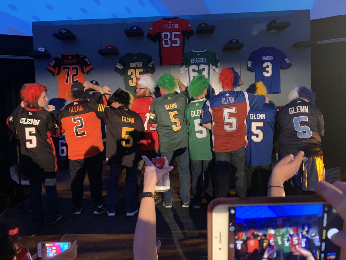 wally_walker's tweet photo. @JaniceOwen @GCTweetUp @WanderingGlenns @CliffyD are the Glenn’s coming out to #GreyCup this year? the man himself (aka @qterback5) can join us if he’s going to be in town. #GCMeetUp #GCTweetUp #CFL https://t.co/YkMkVj0mXu
