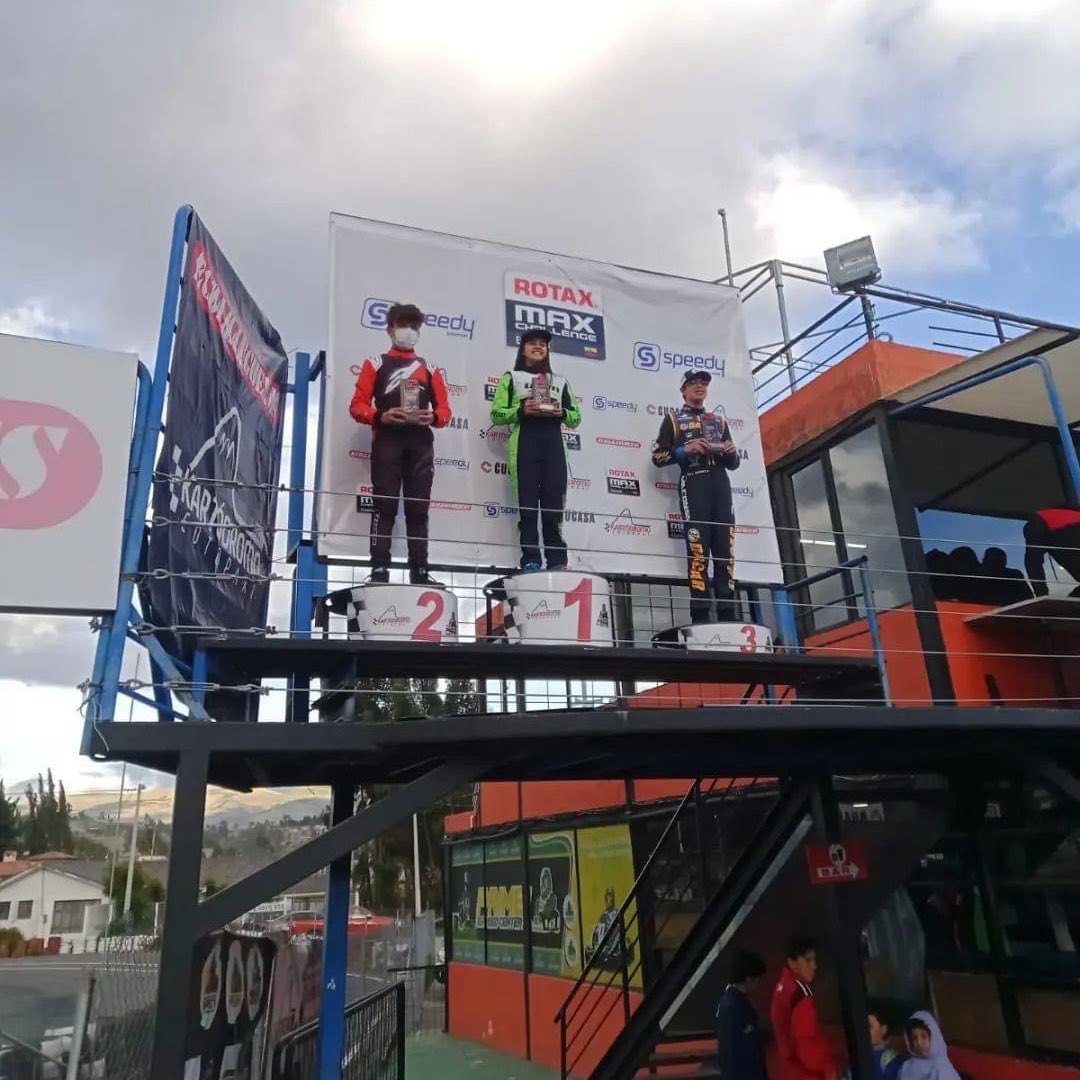 Fede_Guayas's tweet photo. El piloto guayaquileño, Leonidas Drouet, se ubicó en el tercer lugar de la VI Válida del Rotax Ecuador, efectuado en el kartodromo de Cotopaxi.
La final se disputará el 1 de octubre en el mismo escenario.

#GuayasEnLaÉlite ⚡️l📲 https://t.co/Q1ZCD1uUIh
