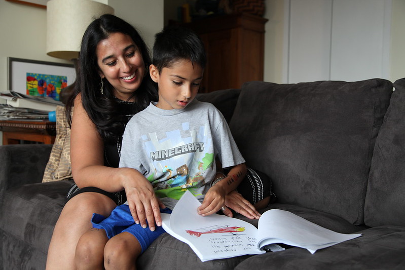 dcpublicschools's tweet photo. It's National Parent Teacher Home Visits Week. Thank you to all our teachers and families who participate in DCPS' home visit program! At least 2,800 students have already received visits since August, which has shown to improve student performance and overall well-being. https://t.co/RdxnaYFXwD