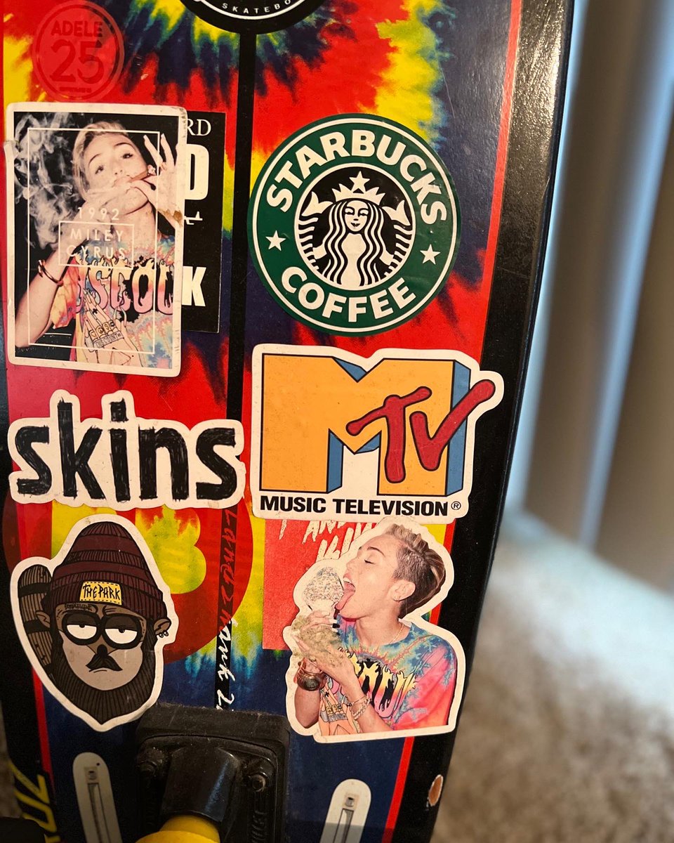 _ProcrastPod's tweet photo. ๐ค๐ฝ And just like that Weโve finally posted this callback to S2E4: -J.I. Janeโs Entanglement- where we talked about @joshu_ay having this @mileycyrus sticker @humanresourcesnetflix #netflix #humanresources #mileycryus #procrastpod ๐๏ธ https://t.co/4y4ZREf19u