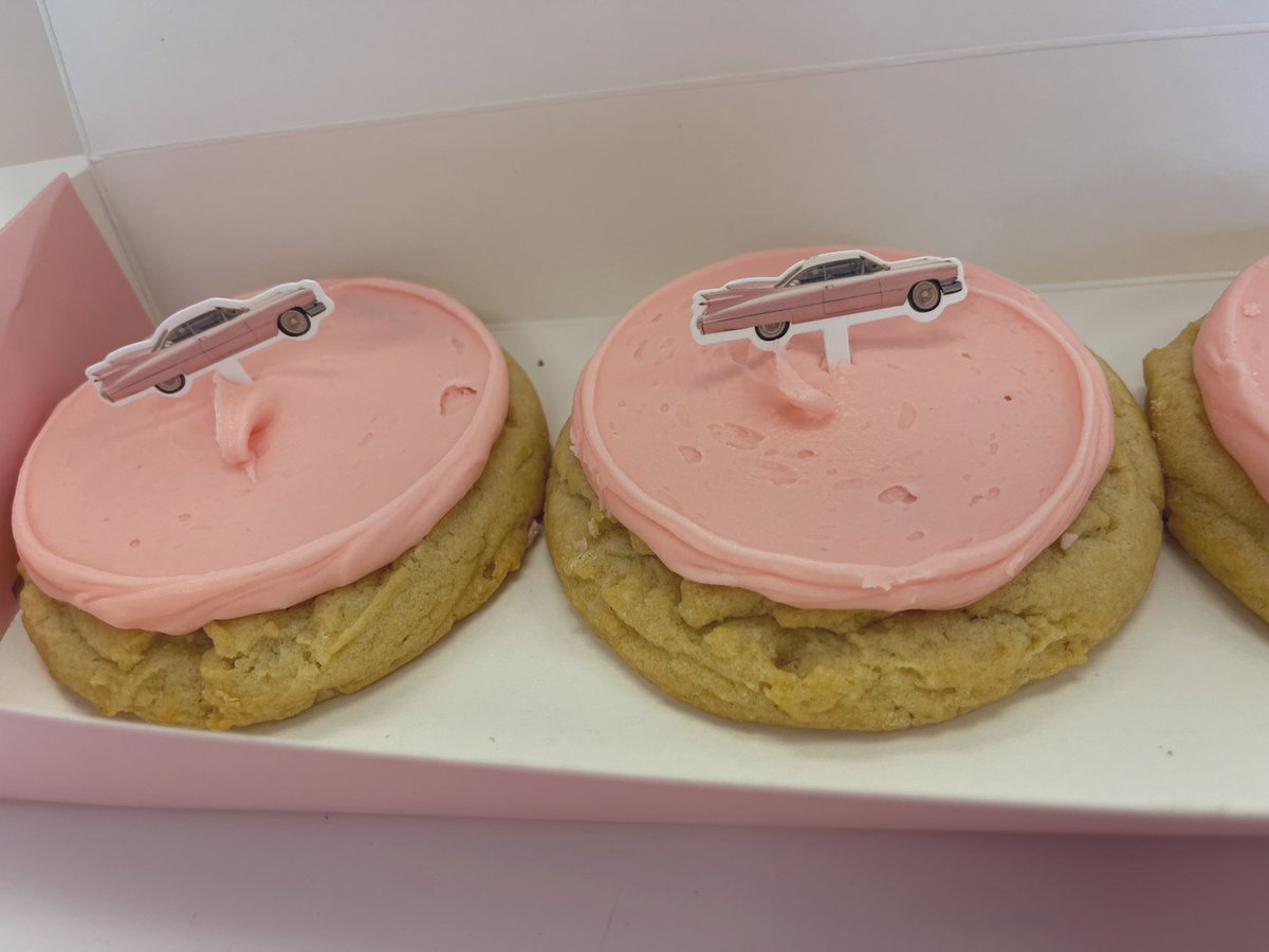 jbair13's tweet photo. @MaryKay  Pink Cadillac cookies at @CrumblCookies today yall! 💗 https://t.co/zEX9ejZZRa