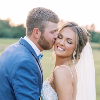 corasphelps's tweet photo. Allow me to reintroduce myself. 💍👰‍♀️ https://t.co/r1uYRY3cUr