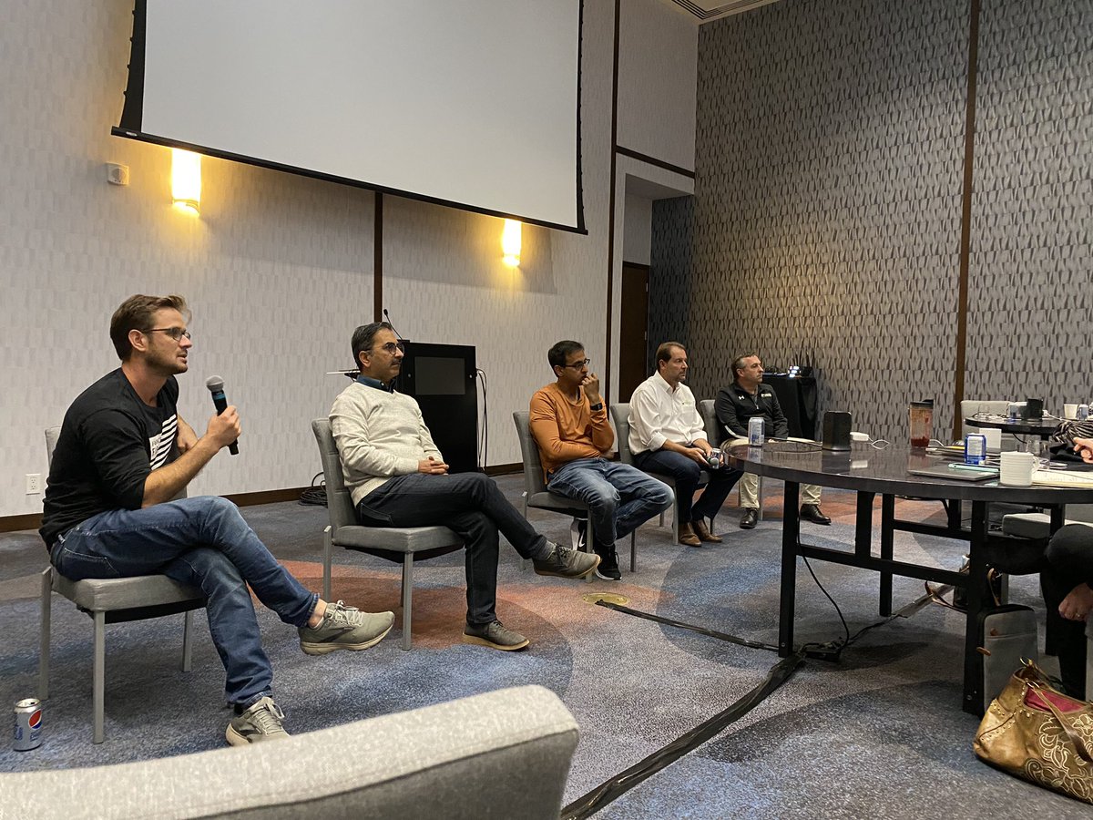 Feels good to work for a company where the leaders take the time to attend meetings and meet the field staff, and give them an opportunity to ask questions. <a href="/ad42878/">Amol Deshpande</a> <a href="/BelingLuiz/">Luiz Beling</a> <a href="/charlesbaron/">charles baron</a> <a href="/carnellesq/">Eric Carnell</a> thanks for the visit up north!! #fbn #farmersfirst