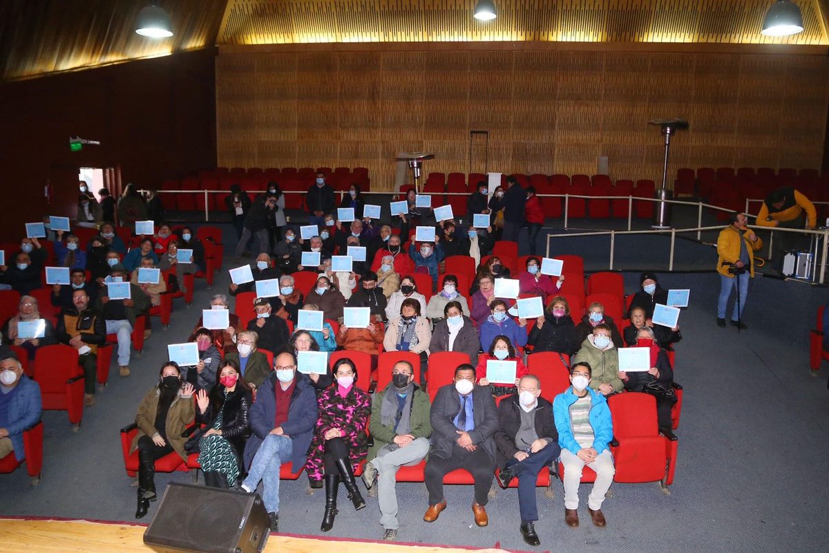 DPPRanco's tweet photo. En Río Bueno, nuestro #DPPRanco @DppAlejandrorc encabezó Ceremonia Certificación Fondo Nacional Adulto Mayor de @SenamaLosRios 👵🏼👴🏼, donde junto a autoridades regionales, parlamentarias y comunales, felicitó a las agrupaciones beneficiadas #LagoRanco #Futrono #LaUnión #RíoBueno https://t.co/hXPb9MZBsR