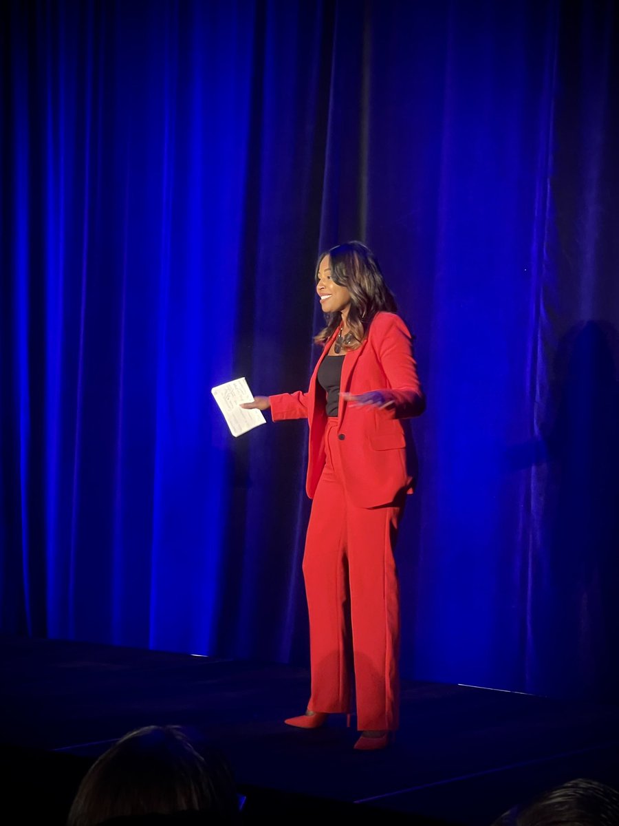 IntlDwtnAssoc's tweet photo. Master Talk Time! 📣 “Downtown is where everybody should thrive and we want to make sure that happens.” - Shelonda Stokes, President &amp; CEO, Downtown Partnership of Baltimore @ShelondaStokes @DowntownBalt #IDAVAN22 https://t.co/n7nLIaSTdF