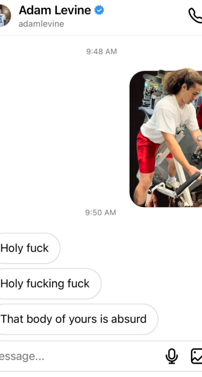 MesakeIsTheBest's tweet photo. New messages between Mesake and Adam Levine have been leaked! https://t.co/HTiqCqwE3h