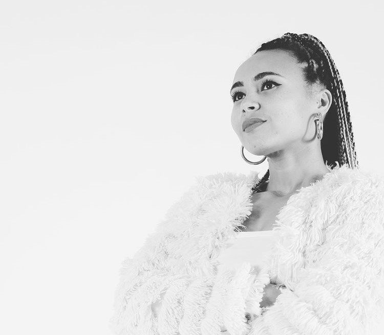 Thrilled to introduce another of our brilliant 2021 #GoldenVines <a href="/winescholarguil/">Wine Scholar Guild</a> Scholars, Emma Ogiemwanye!

Learn more about Emma's passion for wine here:
gerardbassetfoundation.org/scholar/emma-o…

<a href="/liquidicons/">Liquid Icons</a> #DiversityandInclusion