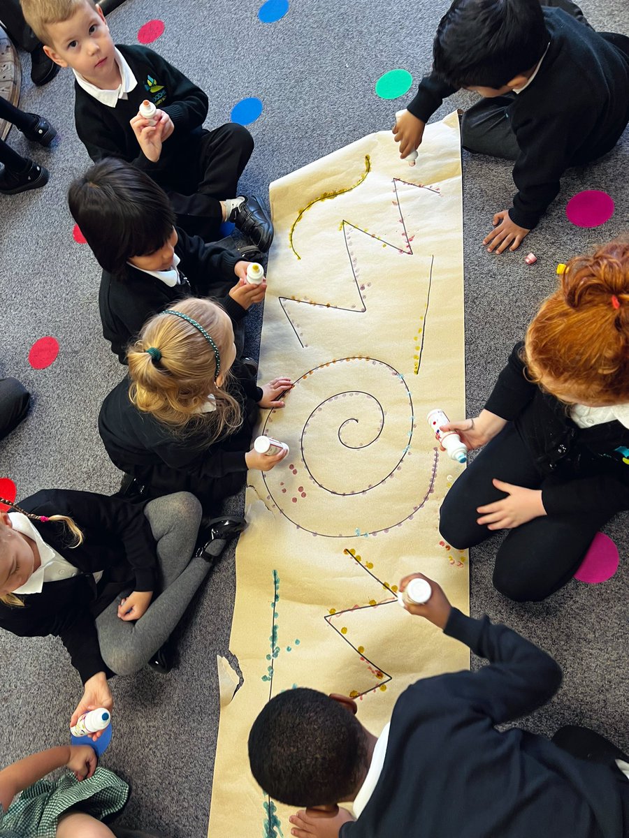 missjacksoneyfs's tweet photo. Acorns class loved their morning mark making activity @WoodhillSch https://t.co/6vGALuLMIO