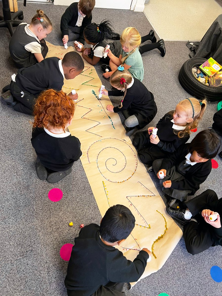 missjacksoneyfs's tweet photo. Acorns class loved their morning mark making activity @WoodhillSch https://t.co/6vGALuLMIO