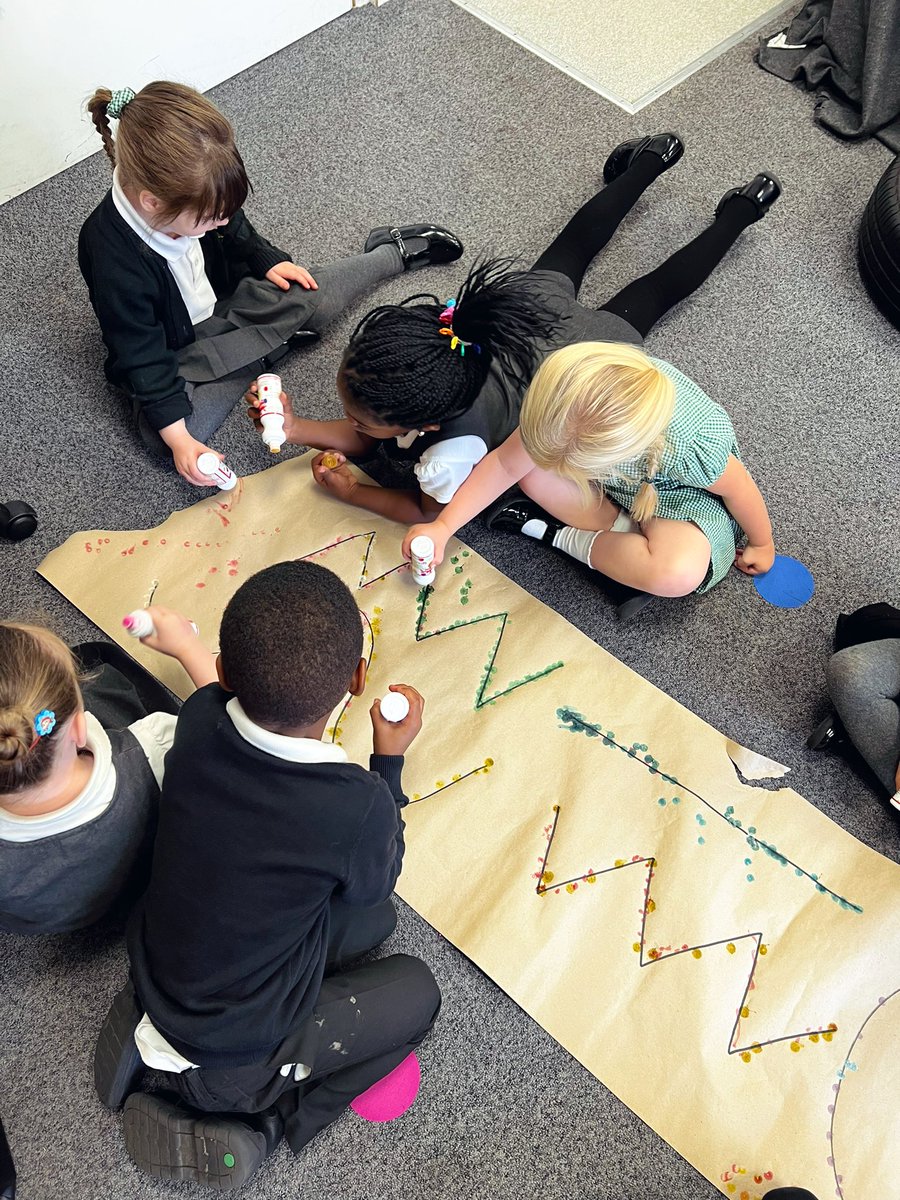 missjacksoneyfs's tweet photo. Acorns class loved their morning mark making activity @WoodhillSch https://t.co/6vGALuLMIO