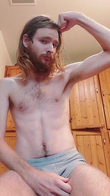 2 pic. Some pictures of me flexing. https://t.co/x7Ap8FdQTZ