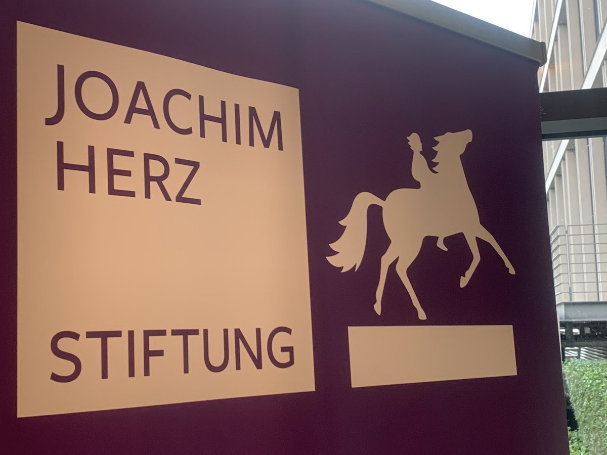 lea_online_app's tweet photo. Heute sind wir auf dem #Megafon-Fachtag der Joachim Herz Stiftung zum Austausch über #Sprachbildung in Deutschland! Mit tollen Gästen und spannenden Projekten! @jherzstiftung https://t.co/MLV2llDsz0