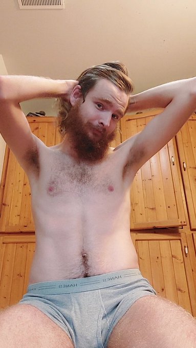 3 pic. Some pictures of me flexing. https://t.co/x7Ap8FdQTZ