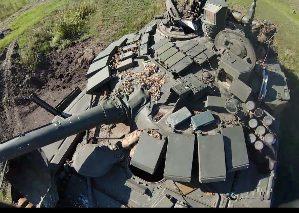 PolymarketIntel's tweet photo. #Ukraine: The Russian army lost three extremely rare T-72B3 obr. 2014 tanks developed specially for their tank biathlon during that infamous attack near Bohorodychne, #Donetsk Oblast.
Two were destroyed and another one captured by the Ukrainian army.
https://t.co/57c8R4X9If https://t.co/Gz0H21ZREj