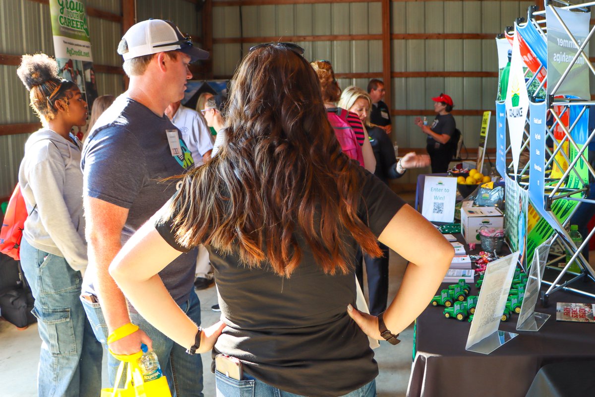 OhioAgriBiz's tweet photo. Thank you to all of the companies and career seekers who stopped at our @OhioStateFSR Career Exploration Fair on Wednesday! Hopefully everyone had a great #FSR22! https://t.co/JJBoq1fMBe