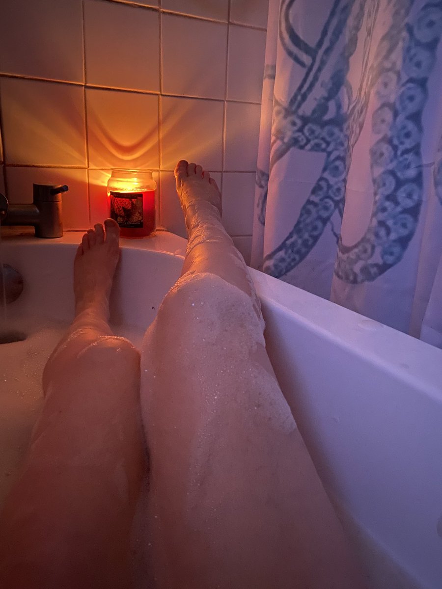 wickedlittlehex's tweet photo. Who wants to join me? https://t.co/mF9X1TU1IF