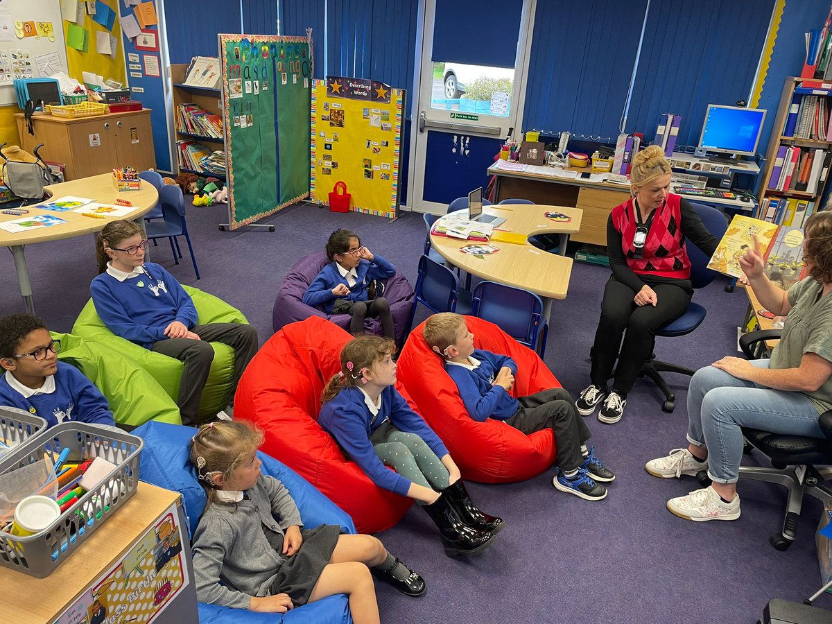 WindsorParkFalk's tweet photo. Sally signed our ECO story today to everyone and then a story book to P1/2. Thank you, Sally ๐
#PositiveDeafRoleModel https://t.co/8bROdTiPRO