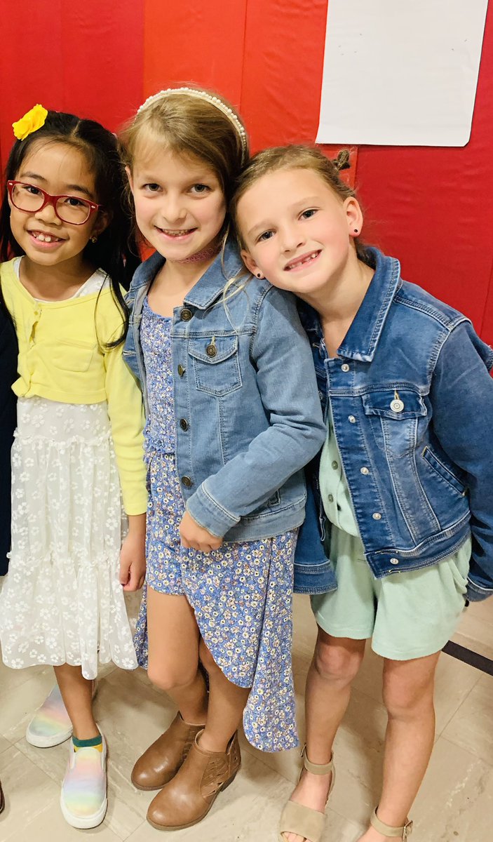 wilson2ndgrade's tweet photo. All smiles for picture day! @Creeksidetweet #WEareLakota #NeedToSucceedCECS #WEchooseLakota https://t.co/NlWE7bsEkE