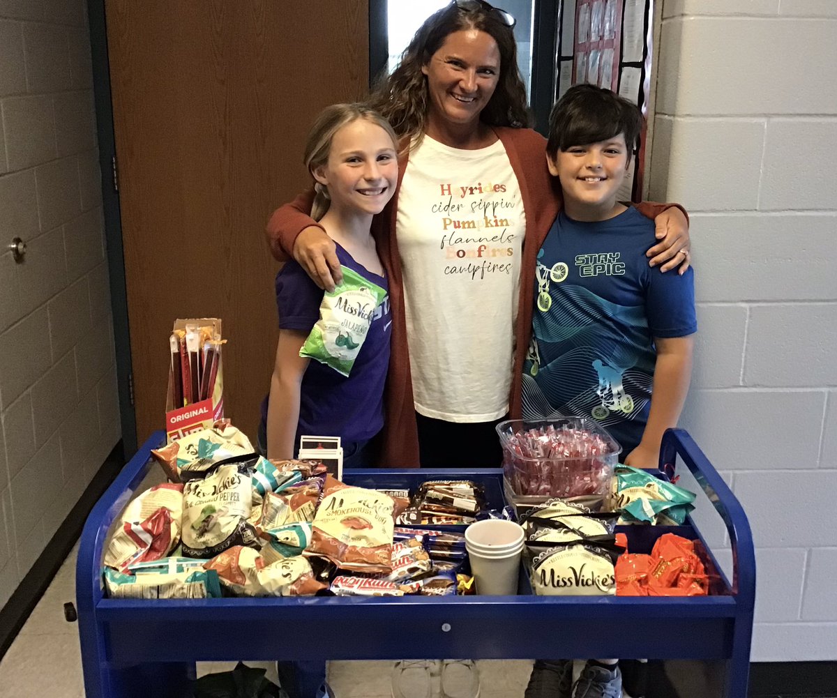 My5thGrade's tweet photo. The sweetest STUCO kids are bringing around the teacher treat cart today. 💕 @USD449 https://t.co/1CSbH26Gu2