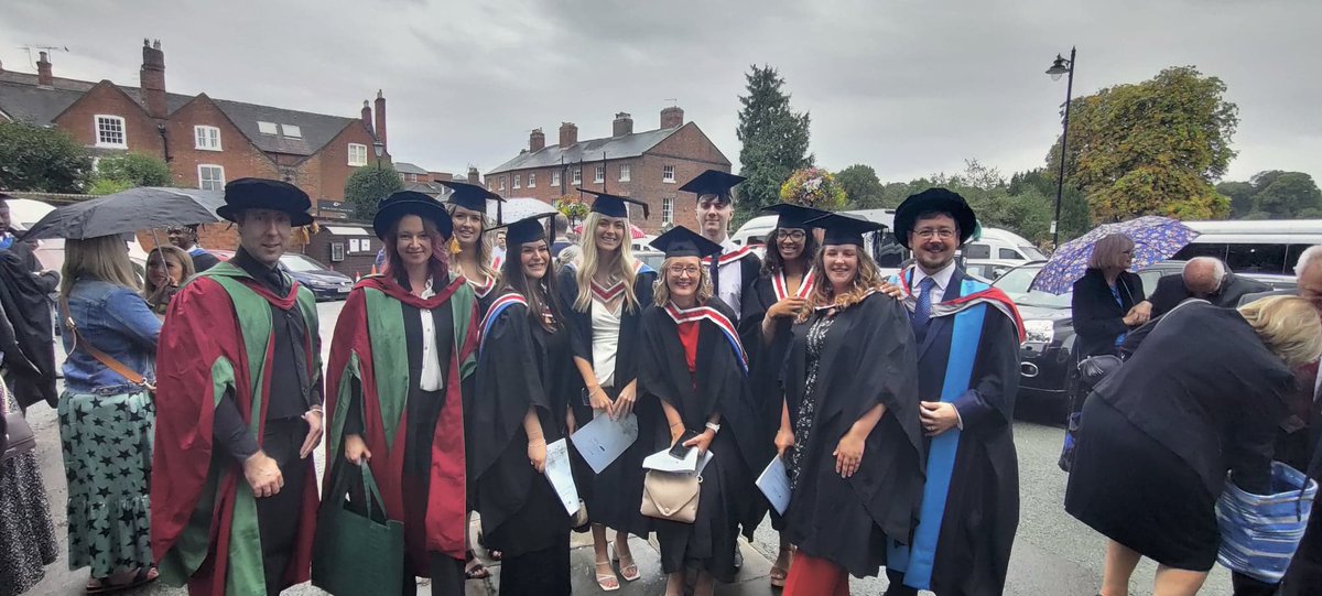 AppliedUcs's tweet photo. Wonderful to see our #students again for #graduation @uochester @StChadsShrews  👩‍🎓👨‍🎓. Should all be very proud of everything the have accomplished, especially given the unprecedented circumstances you found yourselves in over the last three years @BPSWestMids https://t.co/tyNJL0Kjls