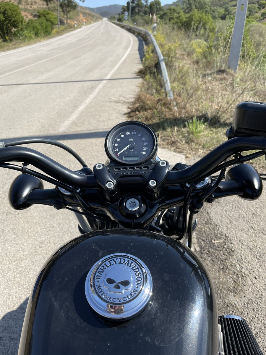Fabode01's tweet photo. The road is waiting…
#HarleyDavidson #FortyEight #1200cc #VanceAndHines #OnTheRoad #Portugal #Europe #Milwaukee #ScreaminEagle #Airleness #MonsterFilter https://t.co/5RAN4HhMbV