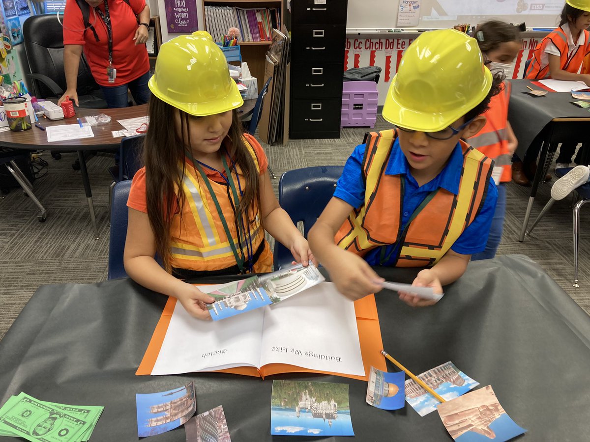 CrowleyISD's tweet photo. It’s STEM Day in Crowley ISD! All students at every elementary school in our district are taking part in lessons and hands-on activities focused on science, technology, engineering and math as part of our commitment to STEM Plus for All. #CrowleyPrideUnified #CISDSTEMPLUS https://t.co/GonEdfRJBa