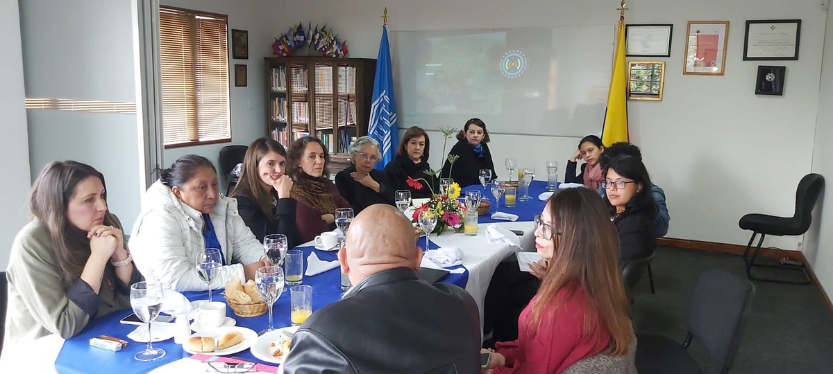 Hoy nuestra <a href="/dirpoblaciones/">Dir. Poblaciones</a> Adriana Molano, participa del encuentro organizado por Andrés Ossa, director de <a href="/Cerlalc/">CERLALC</a> con el experto guatemalteco en los derechos de los #pueblosindígenas <a href="/1alvaropop/">ALVARO POP</a> miembro del grupo mundial por el #DecenioLenguasIndígenas.